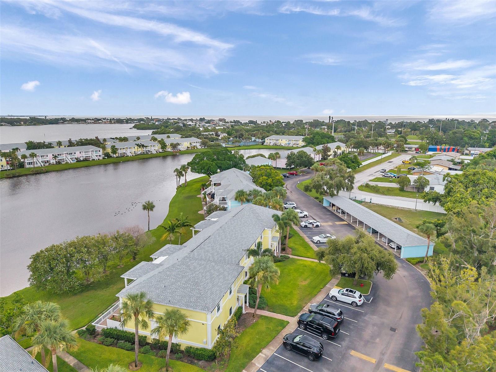121 SEAHORSE DR SE #A, ST PETERSBURG, FL — photo 35