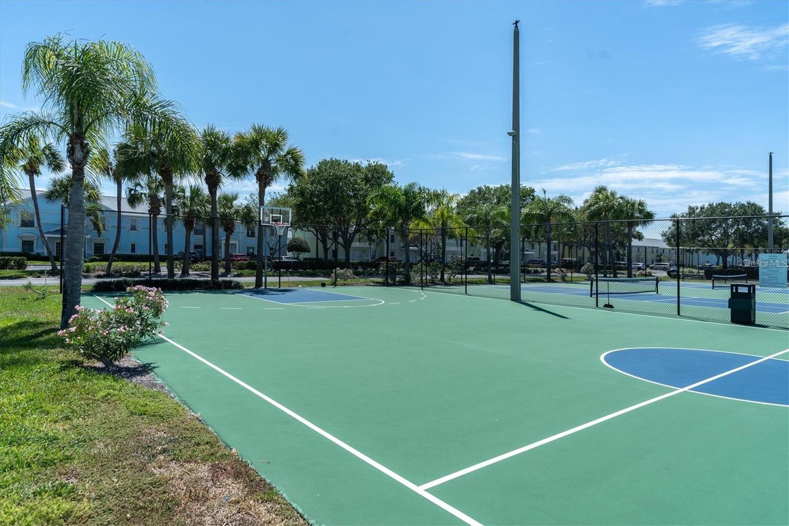121 SEAHORSE DR SE #A, ST PETERSBURG, FL — photo 47