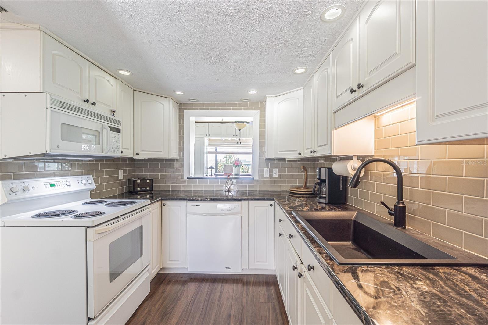 1 WINDRUSH BLVD #54, INDIAN ROCKS BEACH, FL — photo 8
