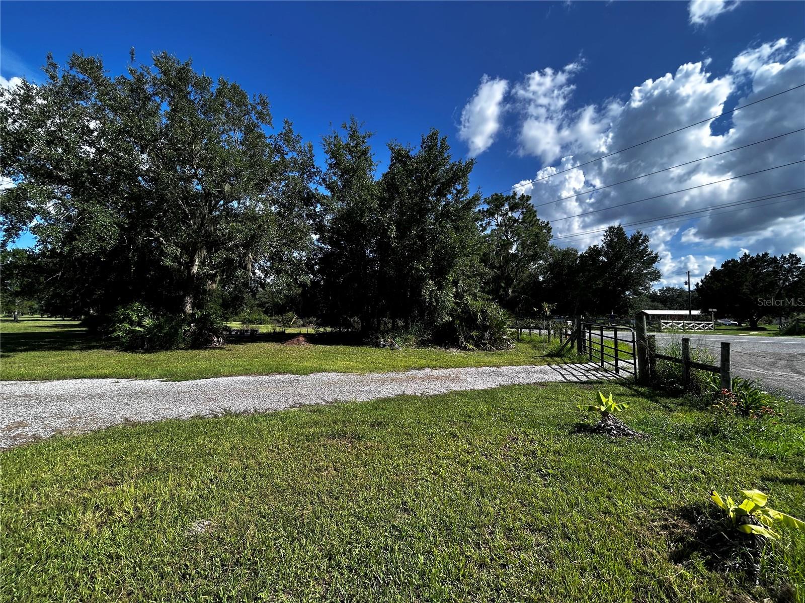 15401 CO RD 450, UMATILLA, FL — photo 23