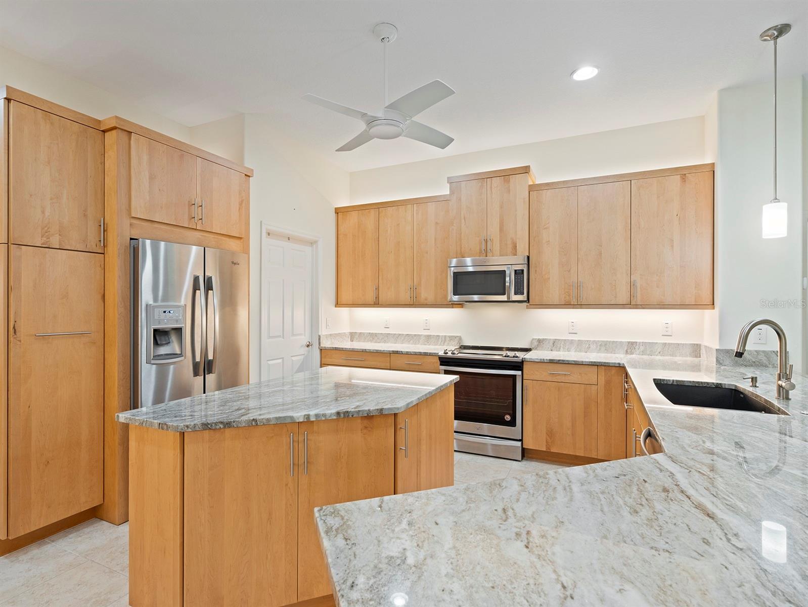 8348 BRIDGEPORT BAY CIR, MOUNT DORA, FL — photo 32