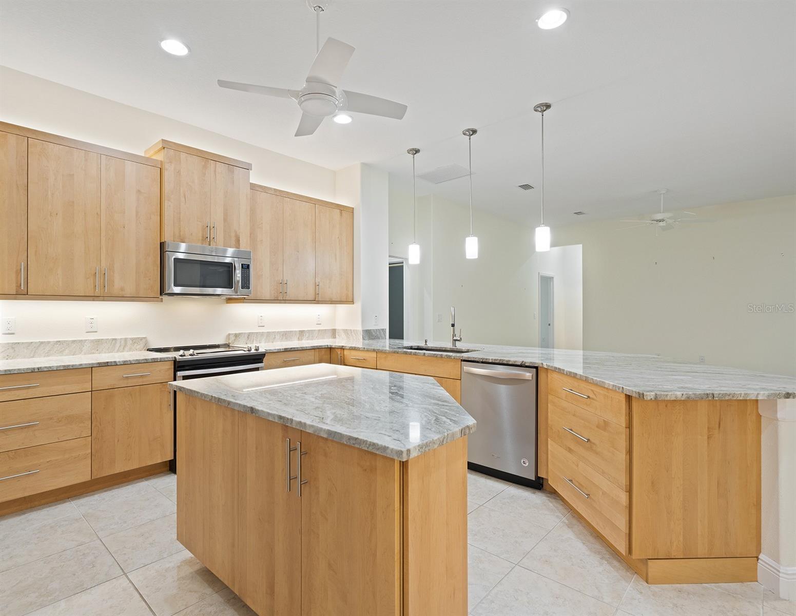 8348 BRIDGEPORT BAY CIR, MOUNT DORA, FL — photo 33