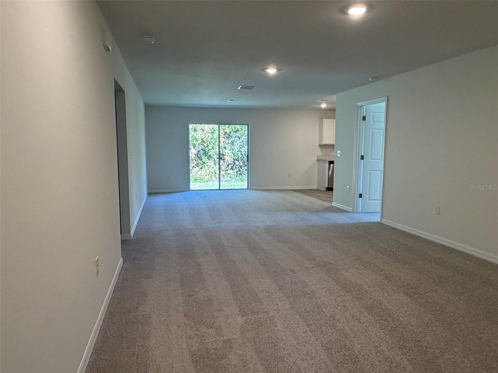 880 HUDSON VALLEY DR, POINCIANA, FL — photo 2
