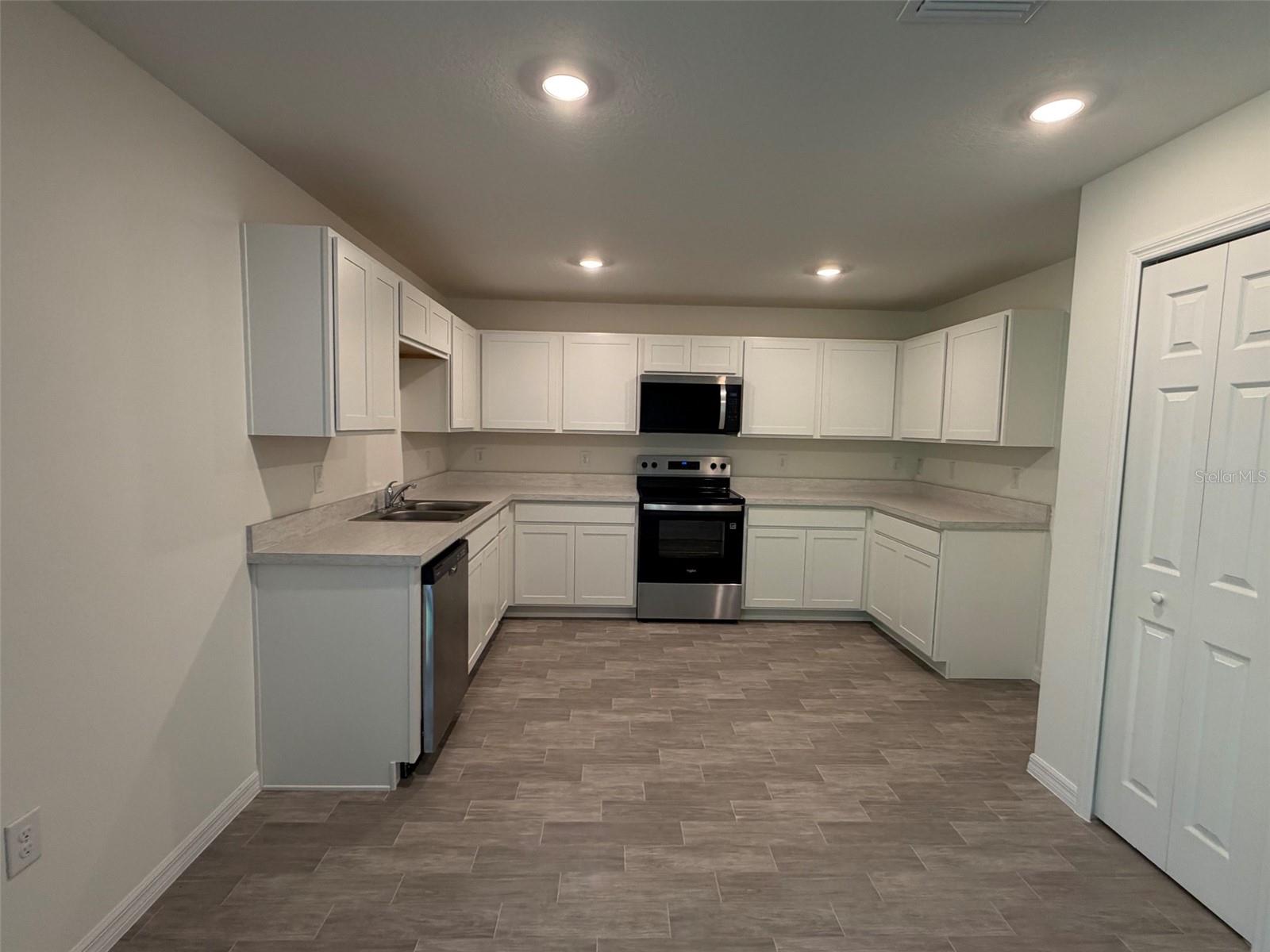 880 HUDSON VALLEY DR, POINCIANA, FL — photo 4