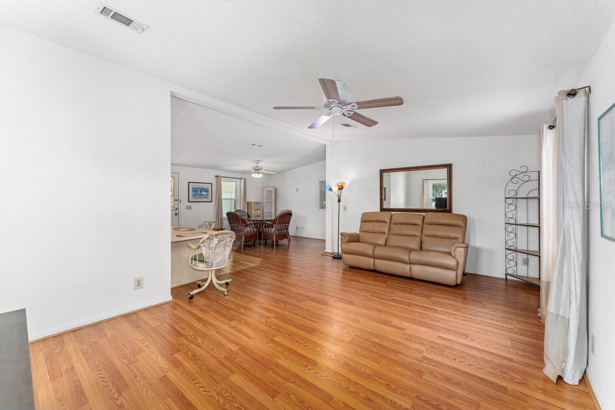 1117 PARADISE DR, LADY LAKE, FL — photo 32