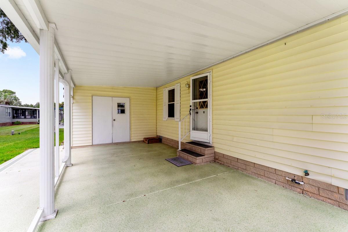 1117 PARADISE DR, LADY LAKE, FL — photo 4