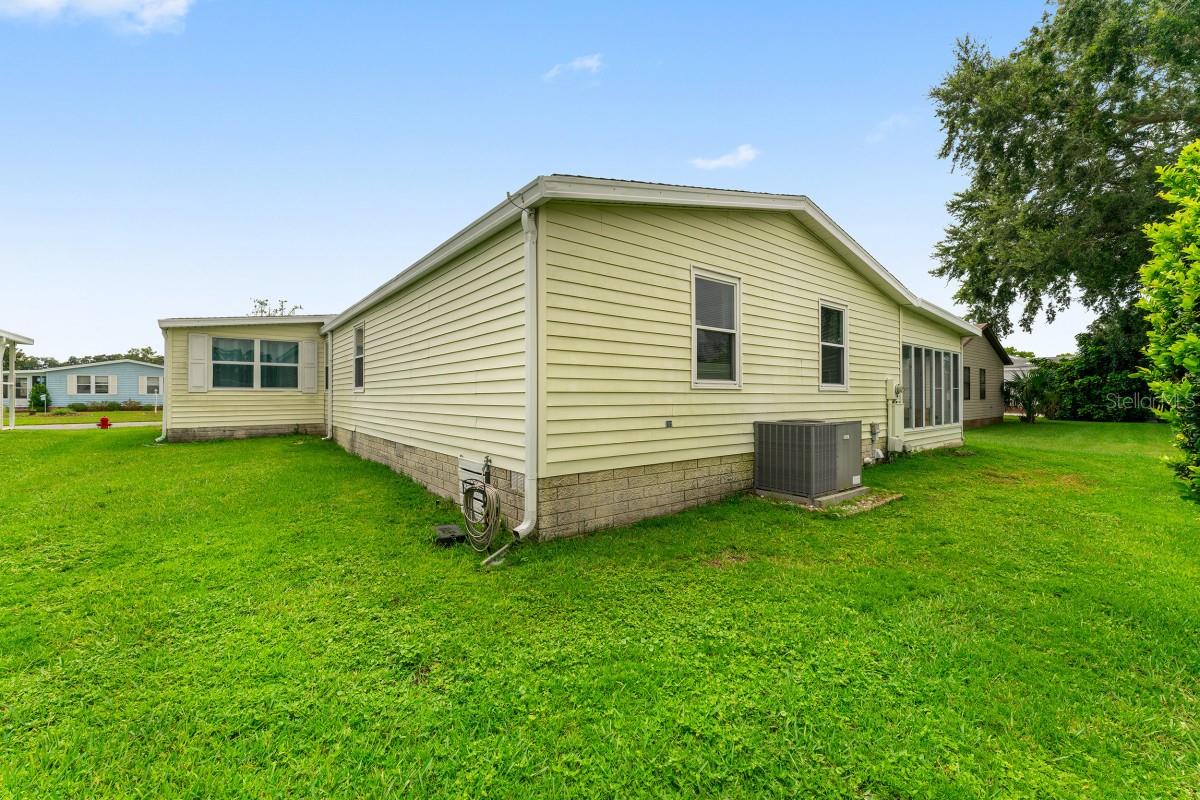 1117 PARADISE DR, LADY LAKE, FL — photo 5