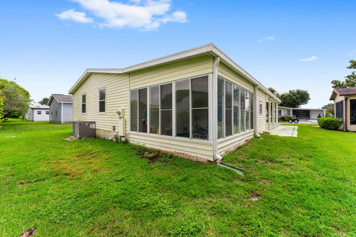1117 PARADISE DR, LADY LAKE, FL — photo 8