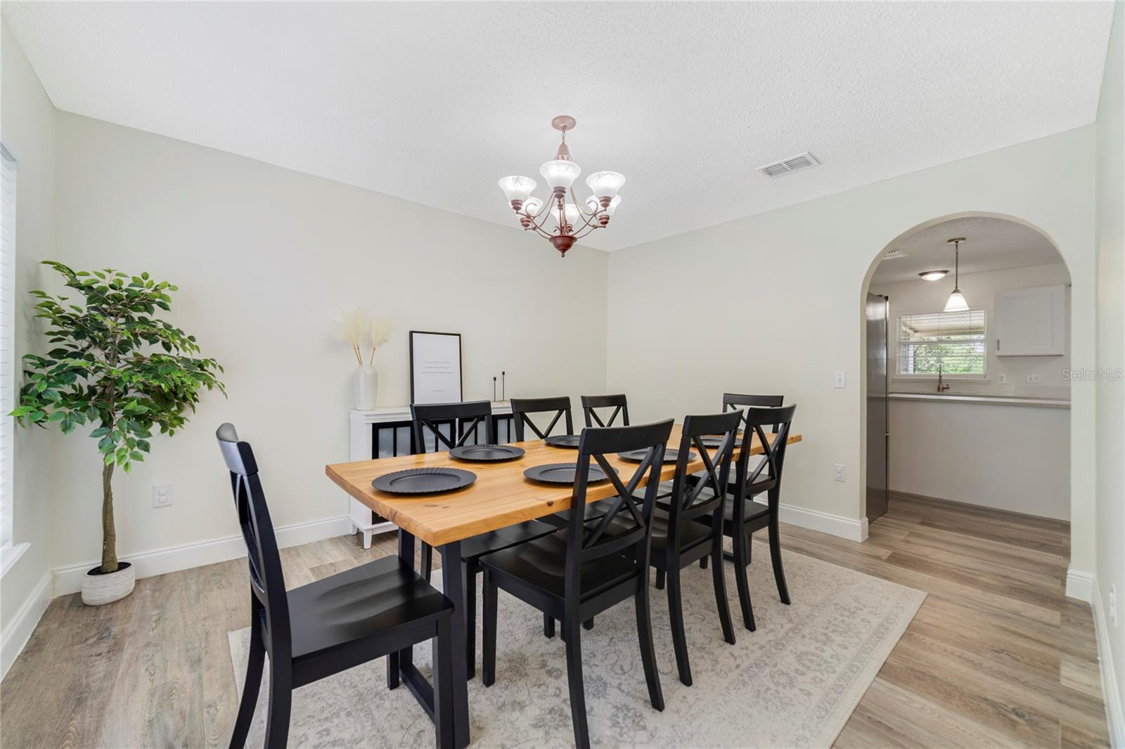 1104 CHATEAU CIR, MINNEOLA, FL — photo 9