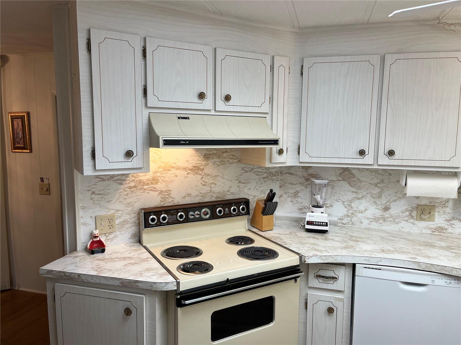 806 JOLANDA CIR, VENICE, FL — photo 46