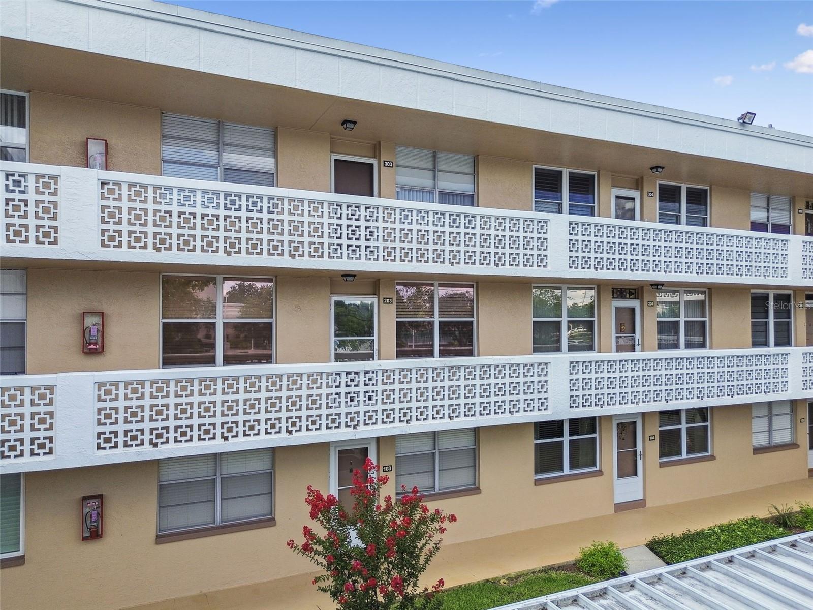 5095 BAY ST NE #103, ST PETERSBURG, FL