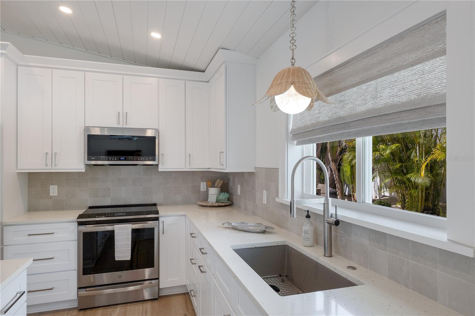 401 N SHORE DR, ANNA MARIA, FL — photo 20