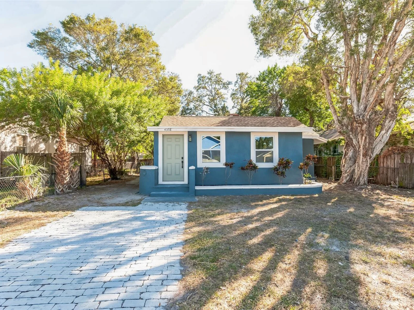 3458 QUEENSBORO AVE S, ST PETERSBURG, FL — photo 1