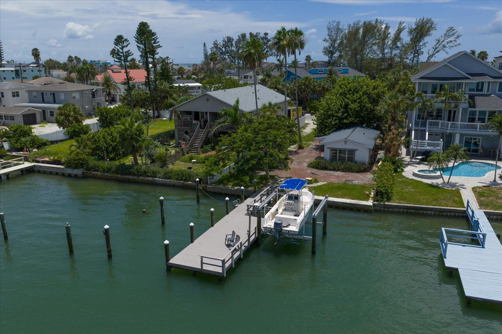 8405 BAYSHORE DR, TREASURE ISLAND, FL — photo 3