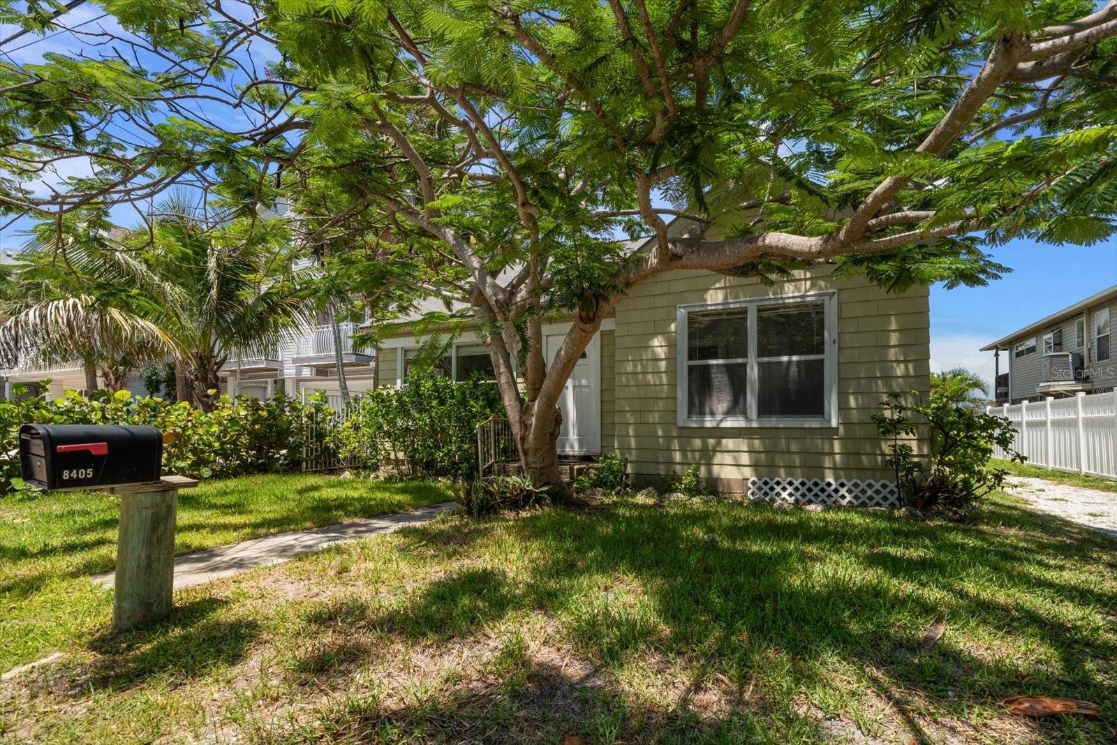 8405 BAYSHORE DR, TREASURE ISLAND, FL — photo 4