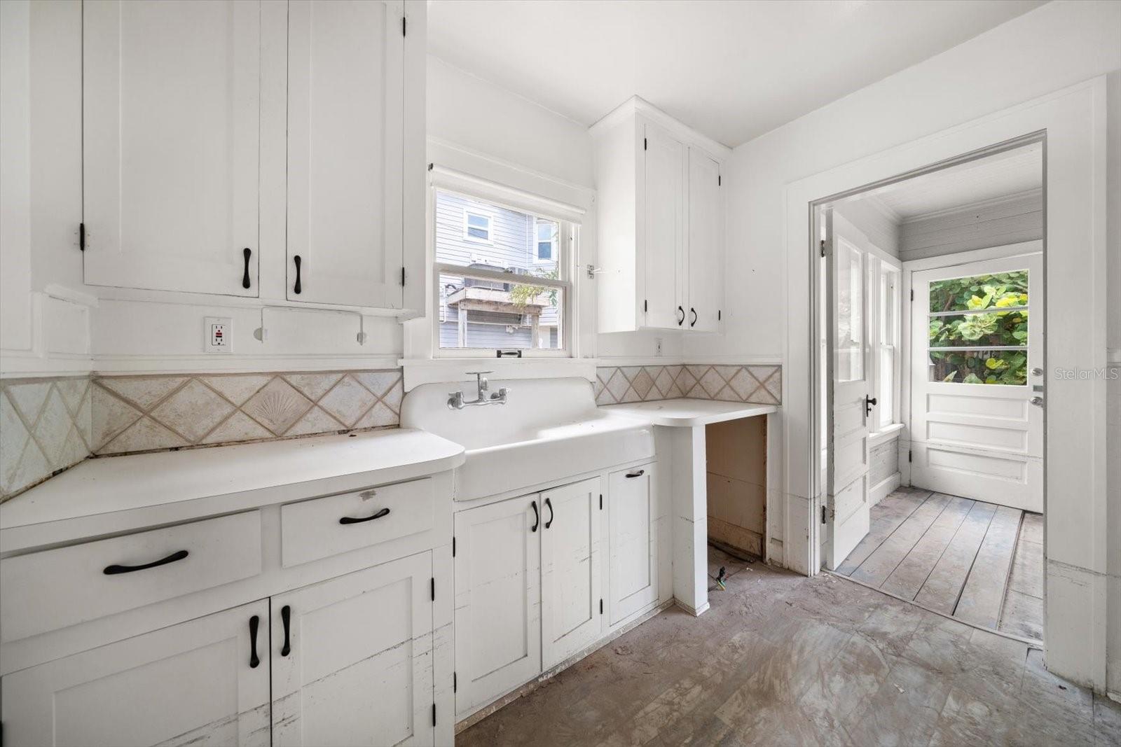 8405 BAYSHORE DR, TREASURE ISLAND, FL — photo 20
