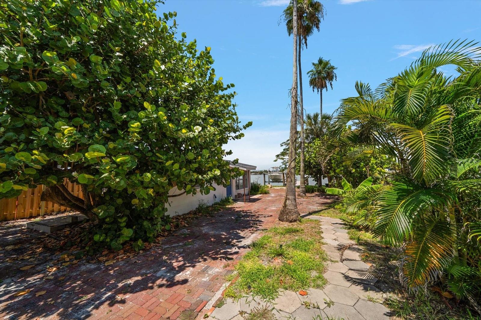 8405 BAYSHORE DR, TREASURE ISLAND, FL — photo 27