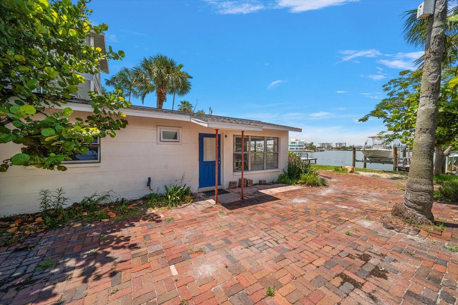 8405 BAYSHORE DR, TREASURE ISLAND, FL — photo 28