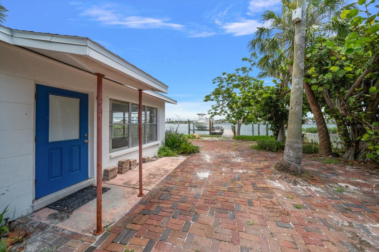 8405 BAYSHORE DR, TREASURE ISLAND, FL — photo 30