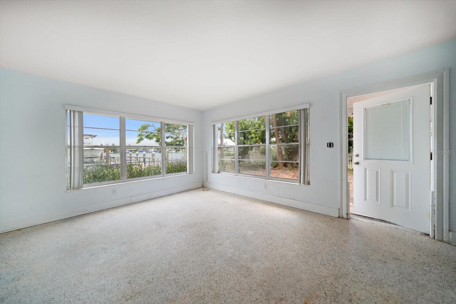 8405 BAYSHORE DR, TREASURE ISLAND, FL — photo 32
