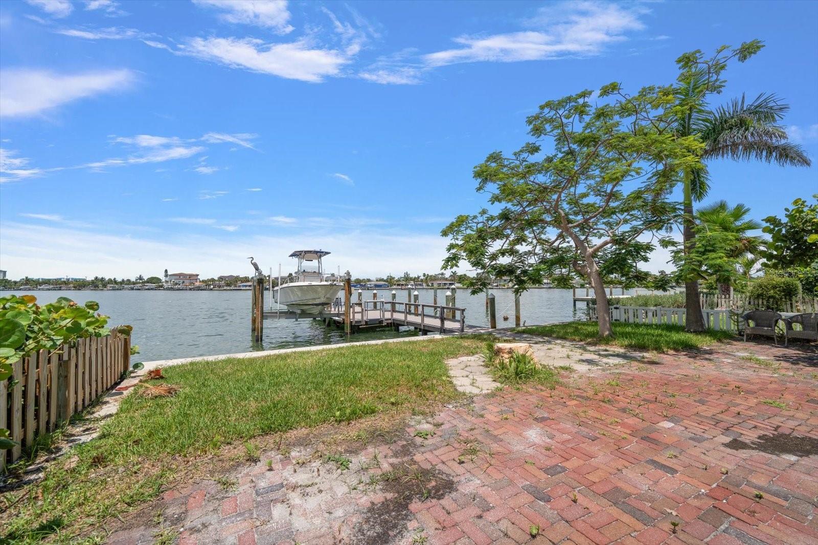 8405 BAYSHORE DR, TREASURE ISLAND, FL — photo 36