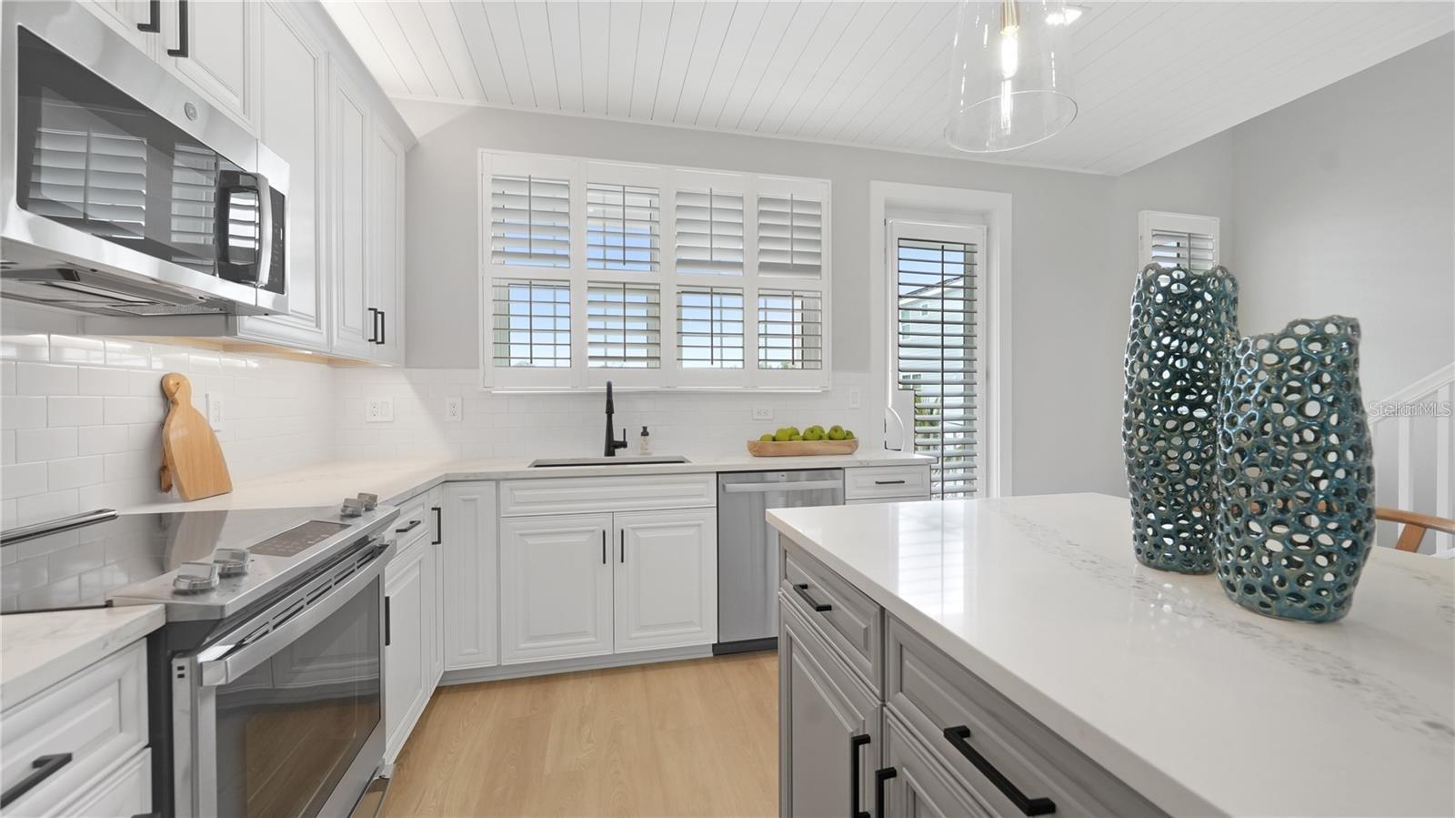 111 4TH ST S, BRADENTON BEACH, FL — photo 48