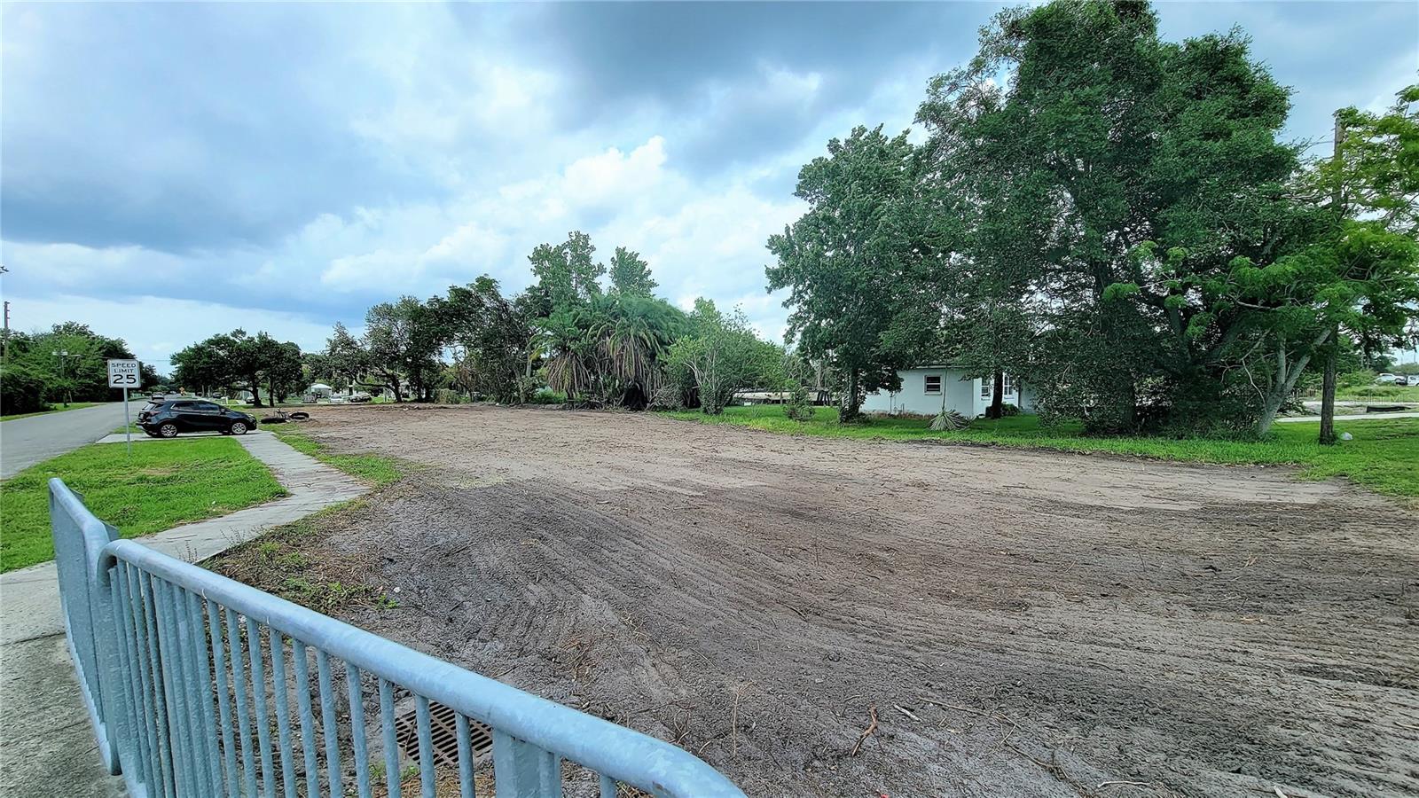 207 E LANCASTER RD, ORLANDO, FL — photo 2
