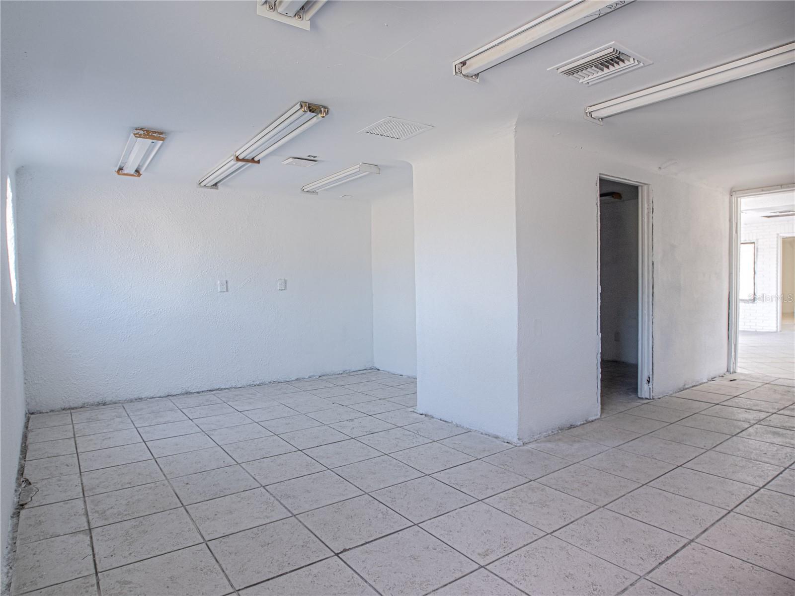 7618 US HIGHWAY 19, NEW PORT RICHEY, FL — photo 10