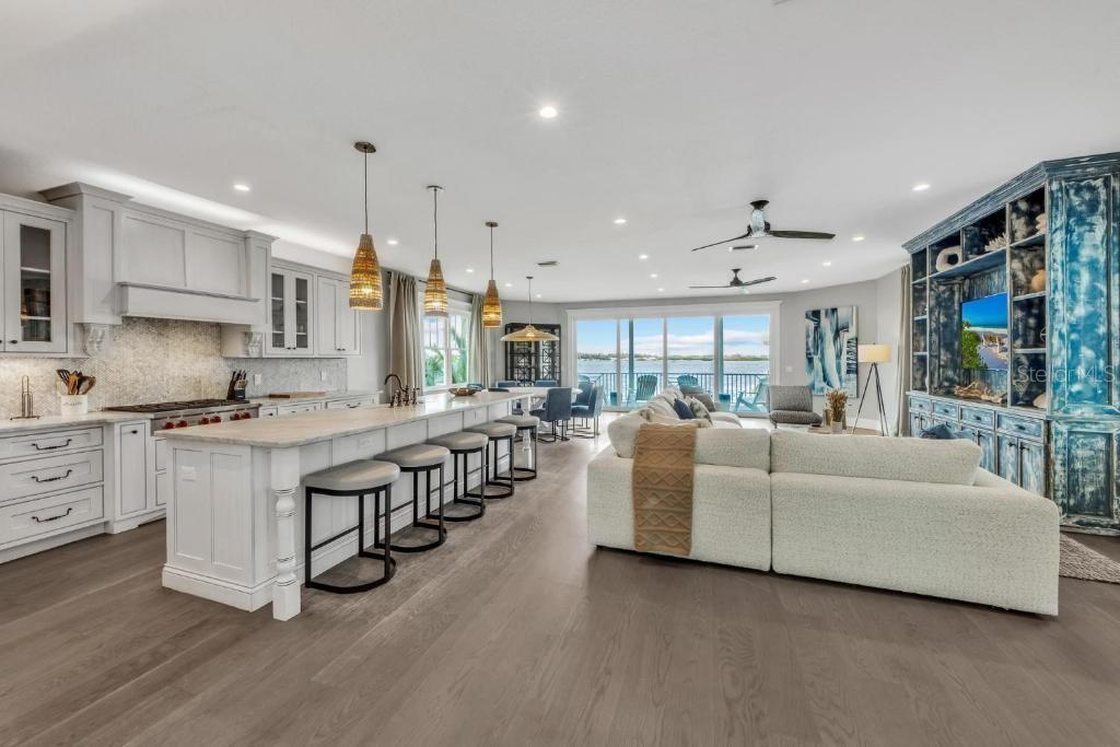 112 11TH ST S, BRADENTON BEACH, FL — photo 9