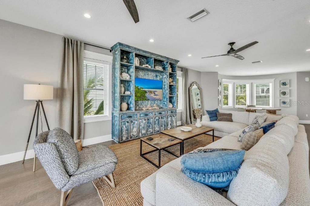 112 11TH ST S, BRADENTON BEACH, FL — photo 10