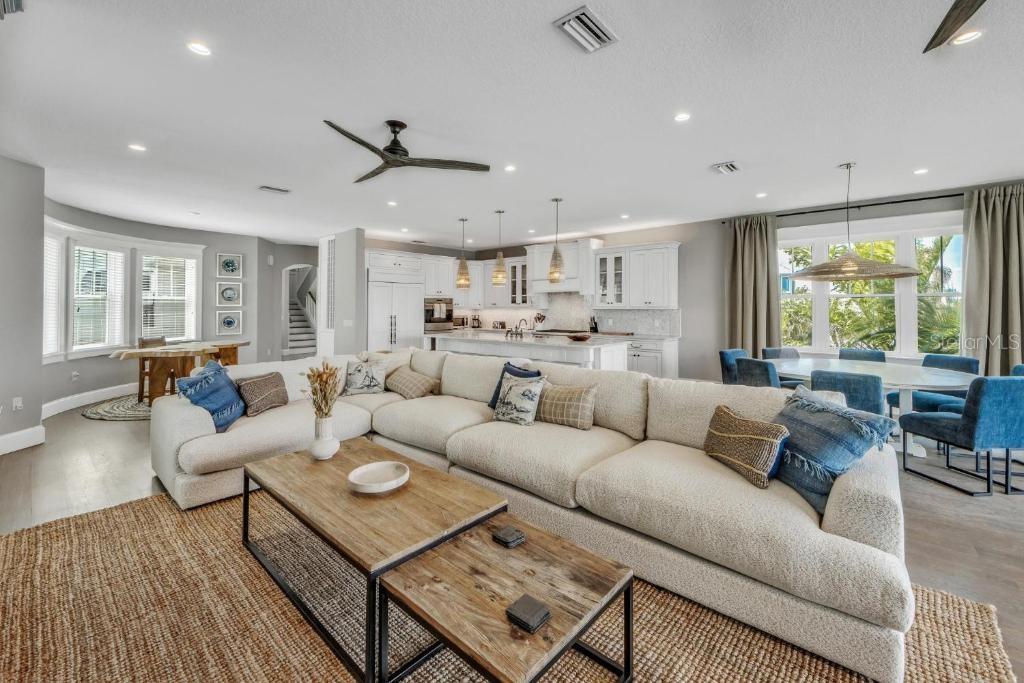 112 11TH ST S, BRADENTON BEACH, FL — photo 12