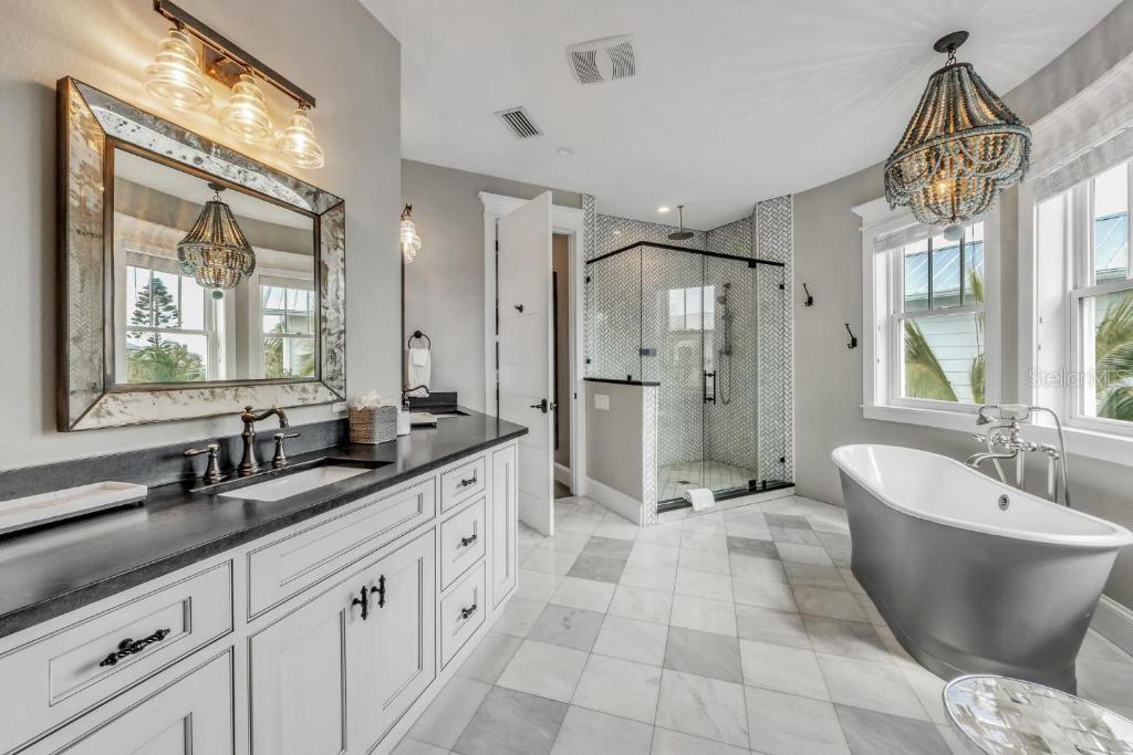 112 11TH ST S, BRADENTON BEACH, FL — photo 33