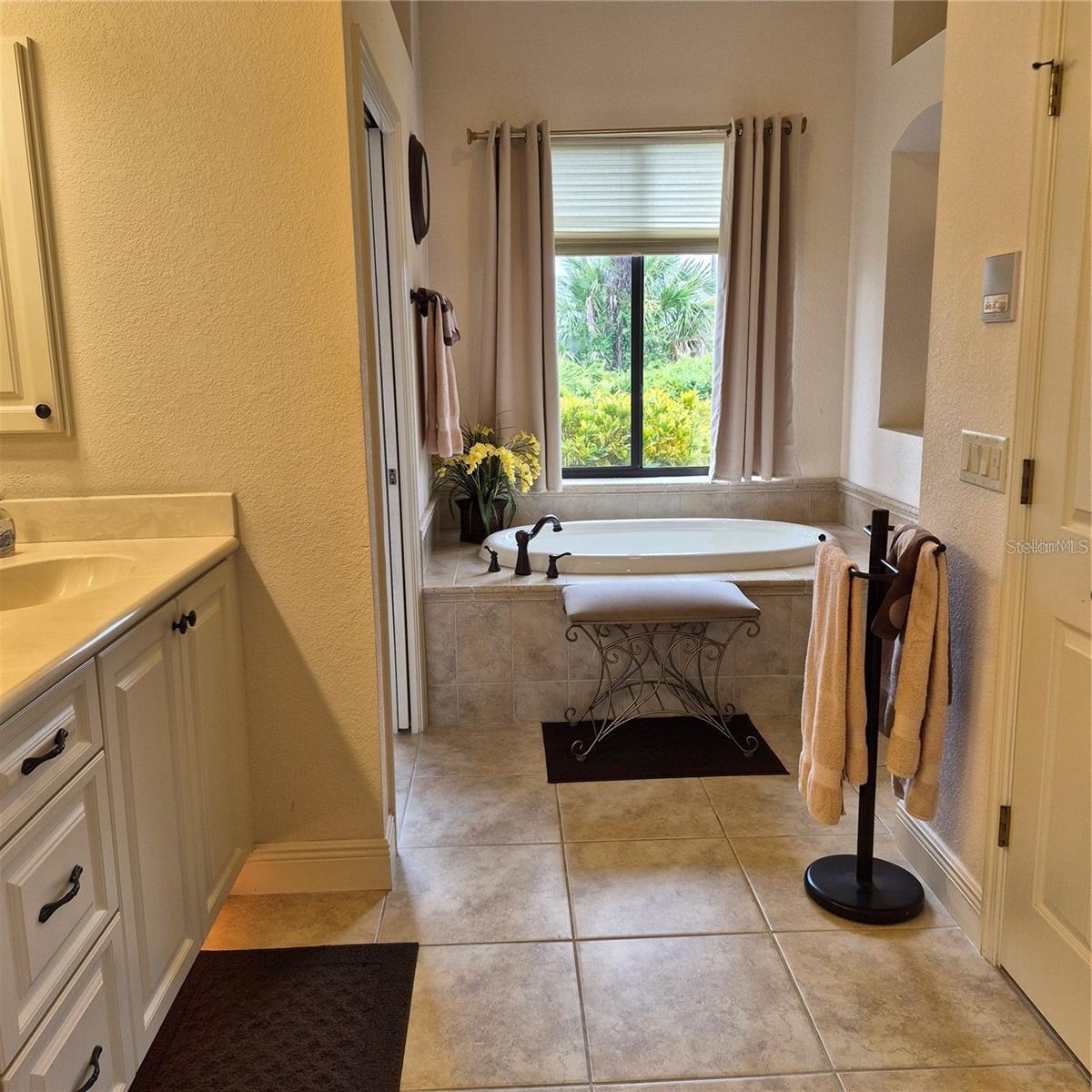 19 MEDALIST WAY, ROTONDA WEST, FL — photo 18