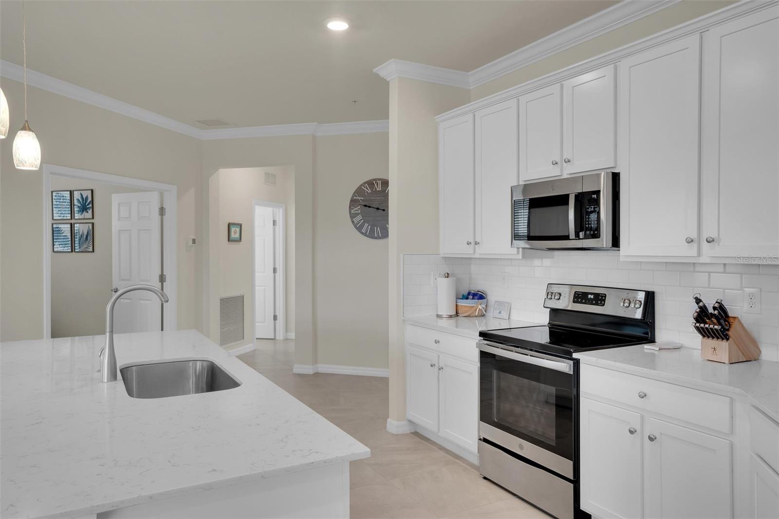 10042 CROOKED CREEK DR #203, VENICE, FL — photo 7