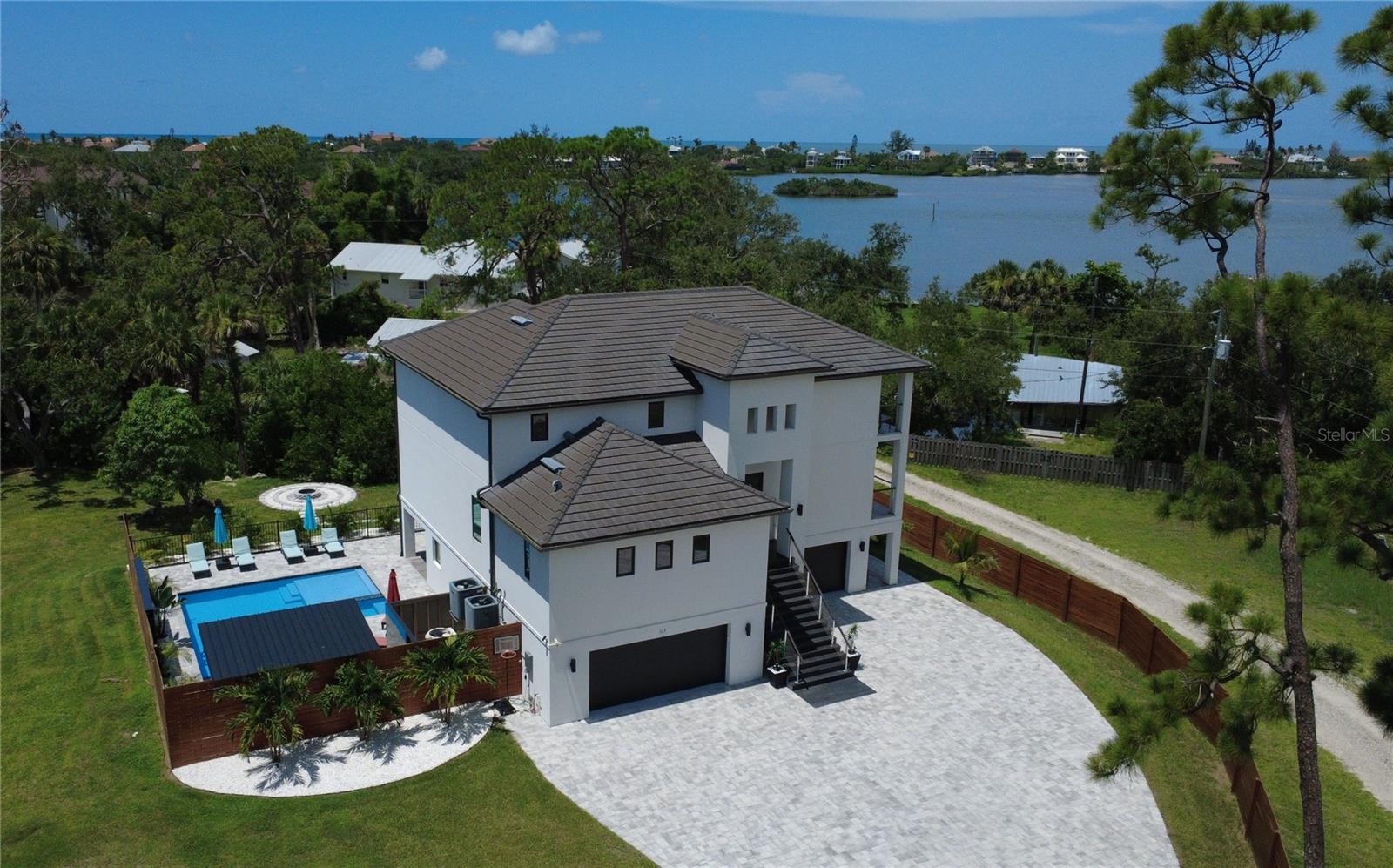 327 ROBERTS RD, NOKOMIS, FL