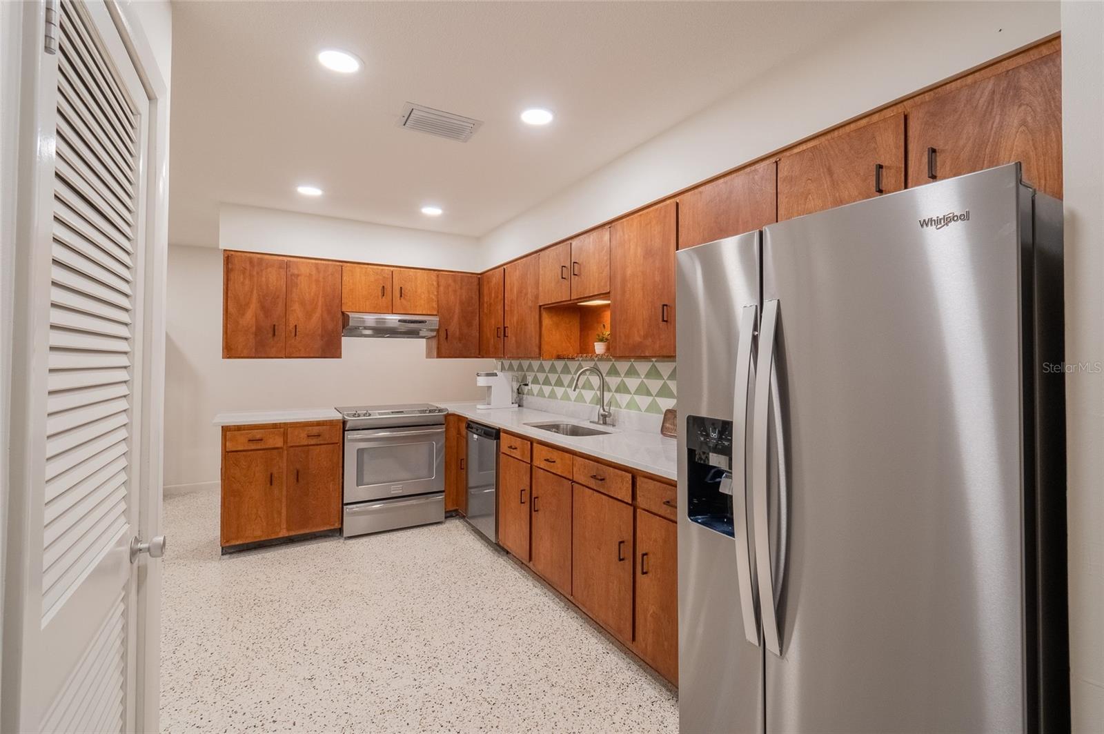 725 S WILSON AVE, LAKELAND, FL — photo 4