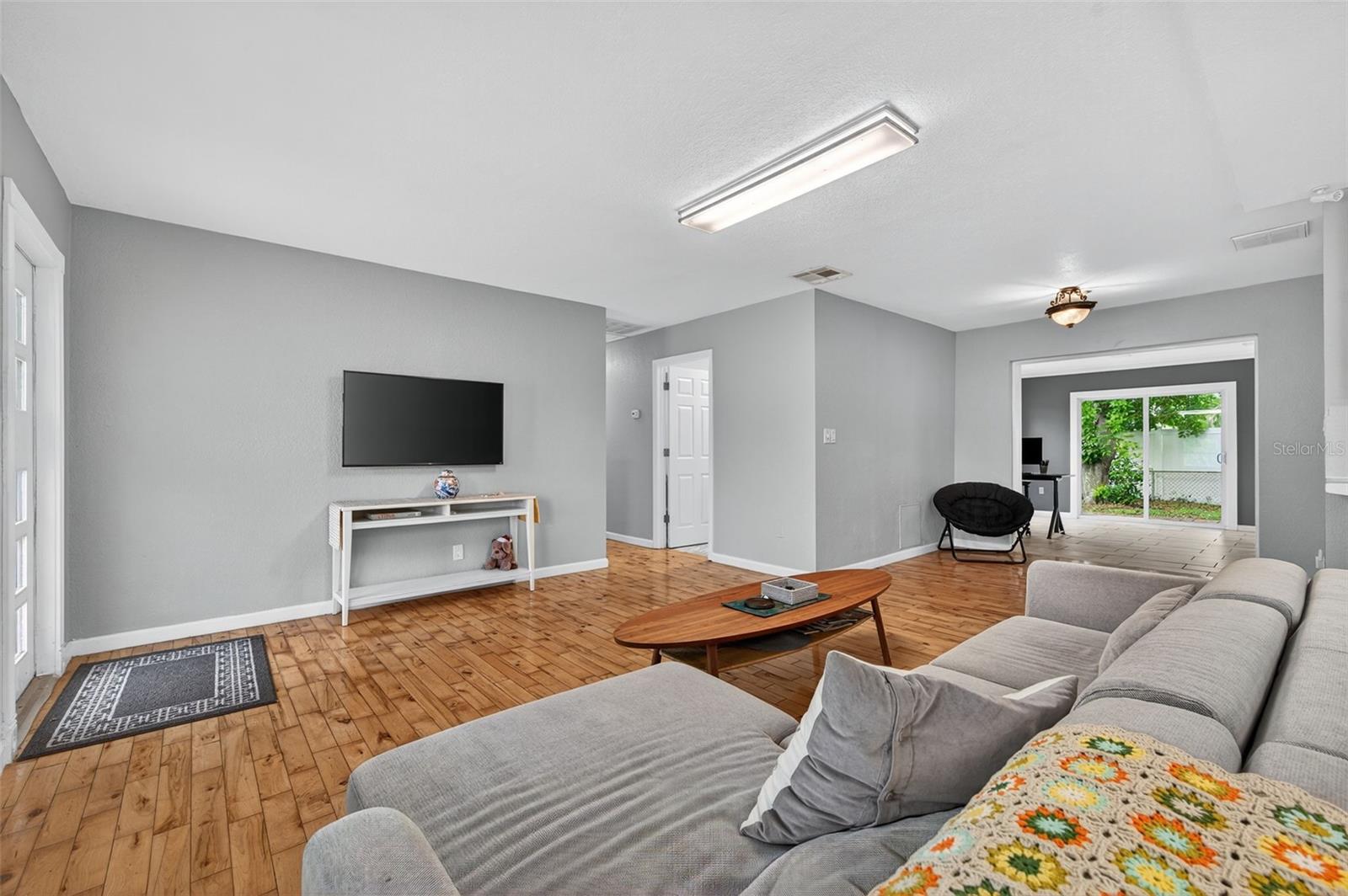 300 DAVISON AVE NE, ST PETERSBURG, FL — photo 8