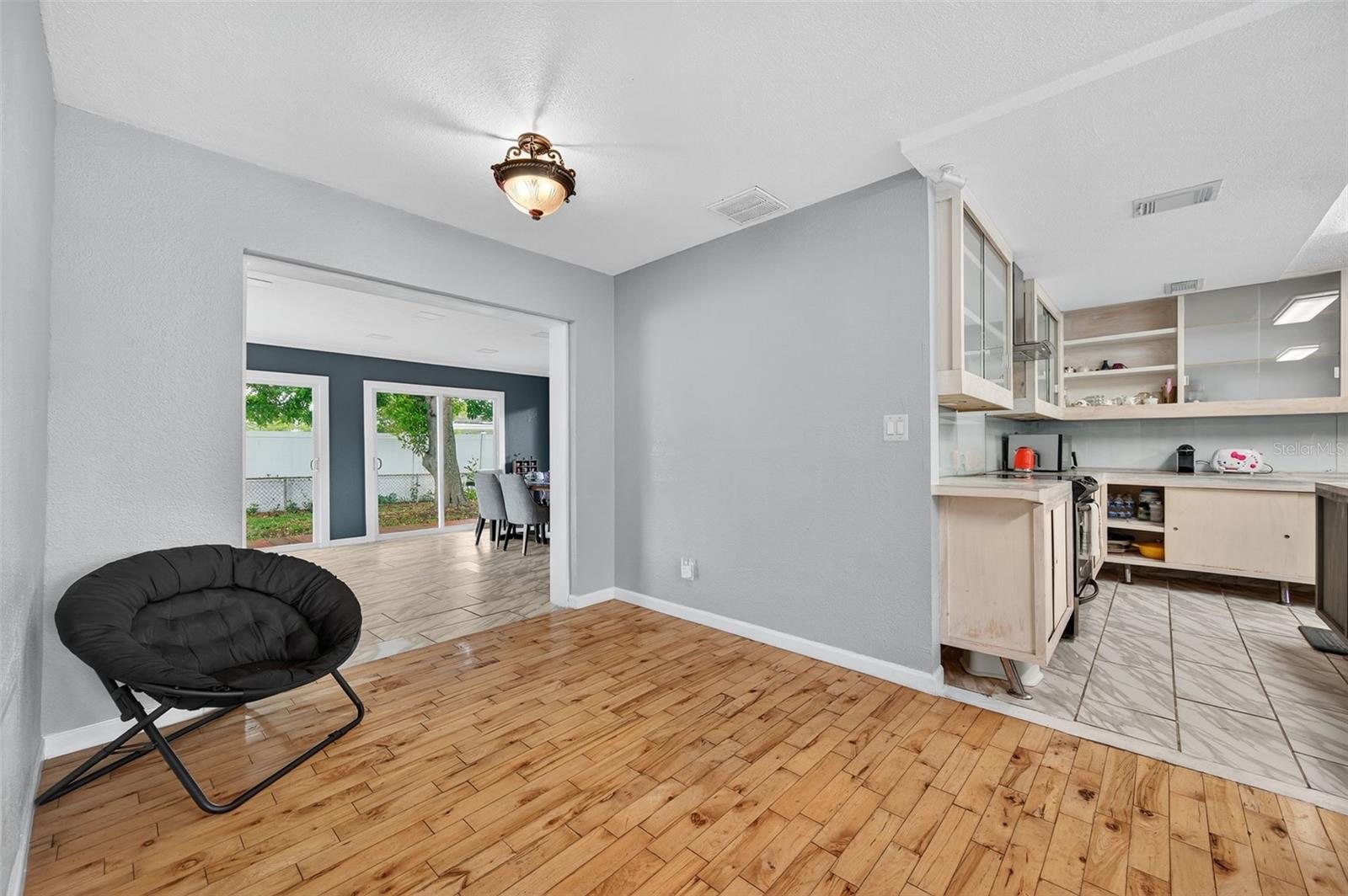 300 DAVISON AVE NE, ST PETERSBURG, FL — photo 9