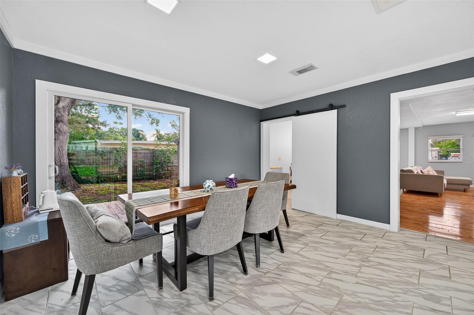 300 DAVISON AVE NE, ST PETERSBURG, FL — photo 12