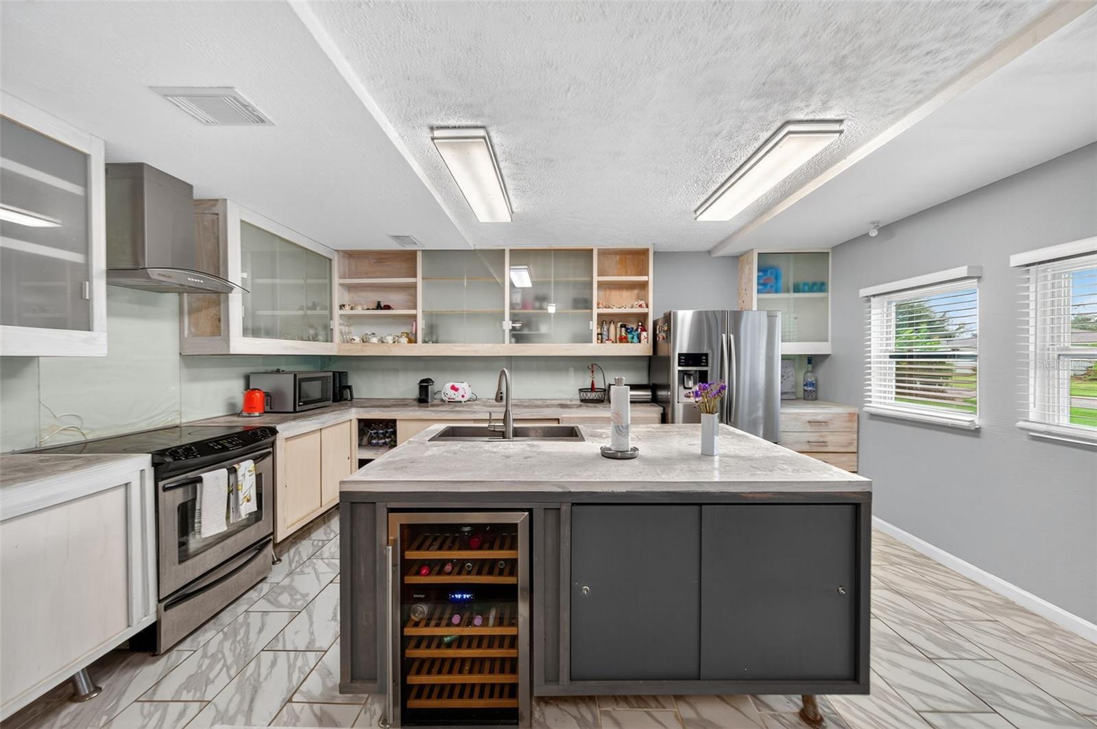 300 DAVISON AVE NE, ST PETERSBURG, FL — photo 14
