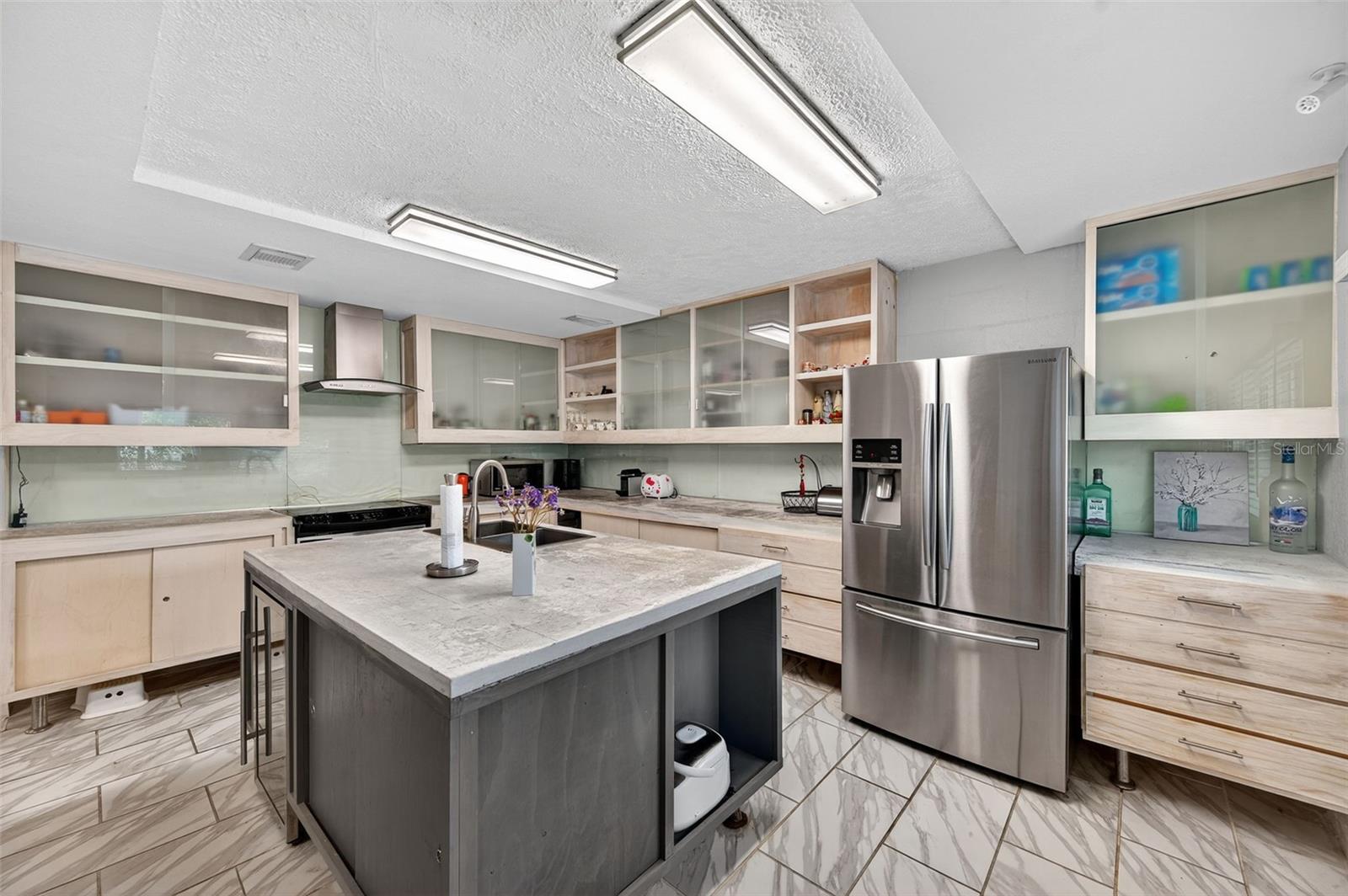 300 DAVISON AVE NE, ST PETERSBURG, FL — photo 15