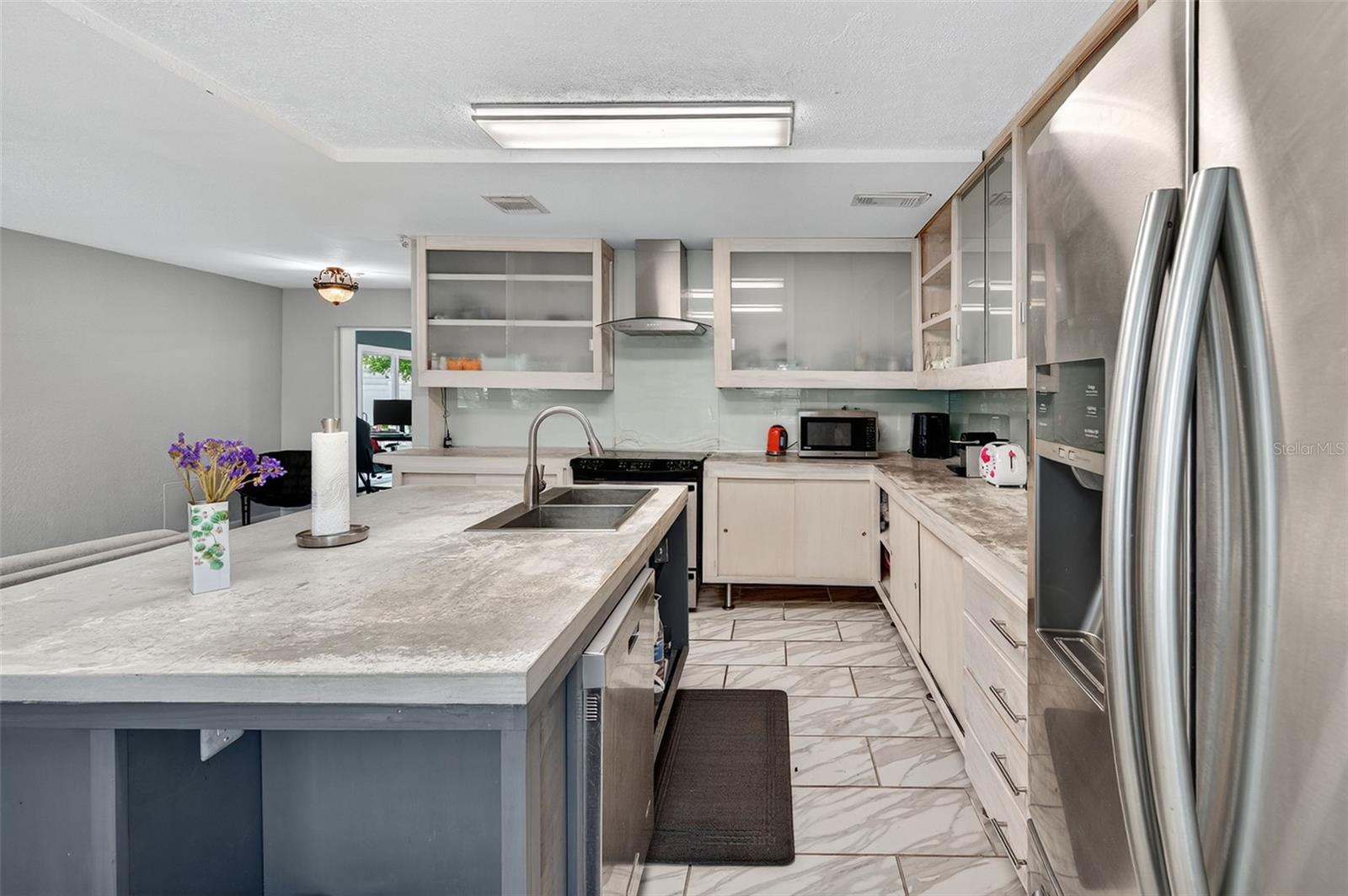 300 DAVISON AVE NE, ST PETERSBURG, FL — photo 16
