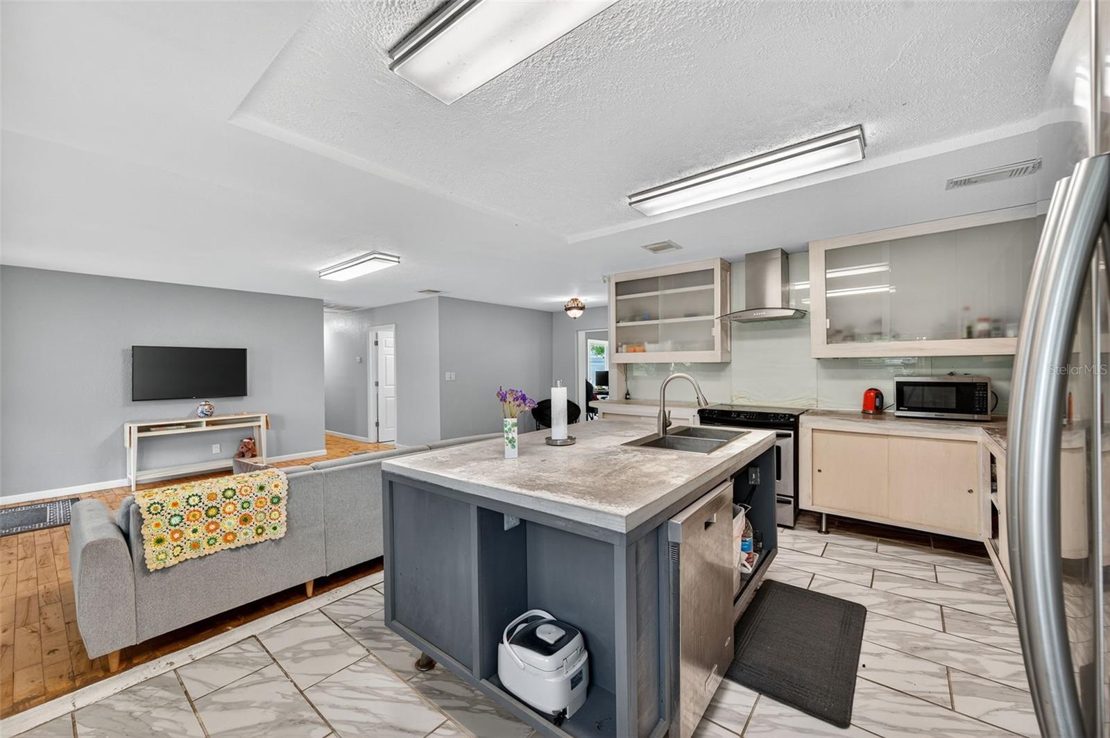 300 DAVISON AVE NE, ST PETERSBURG, FL — photo 17