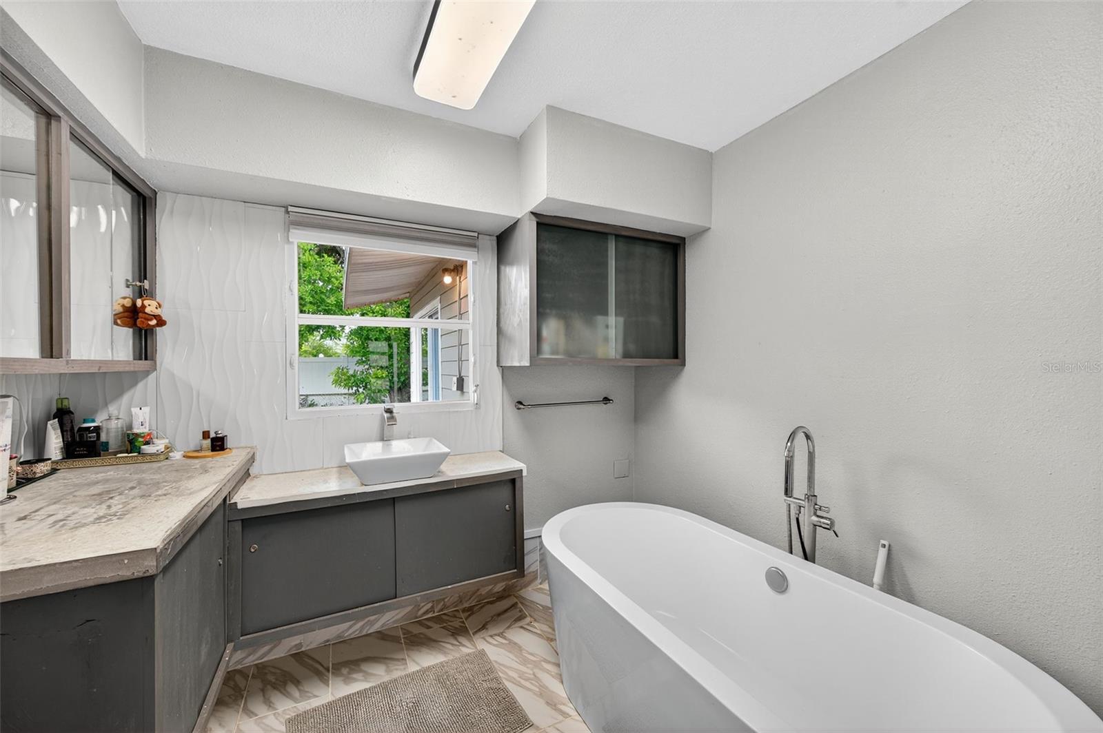 300 DAVISON AVE NE, ST PETERSBURG, FL — photo 19