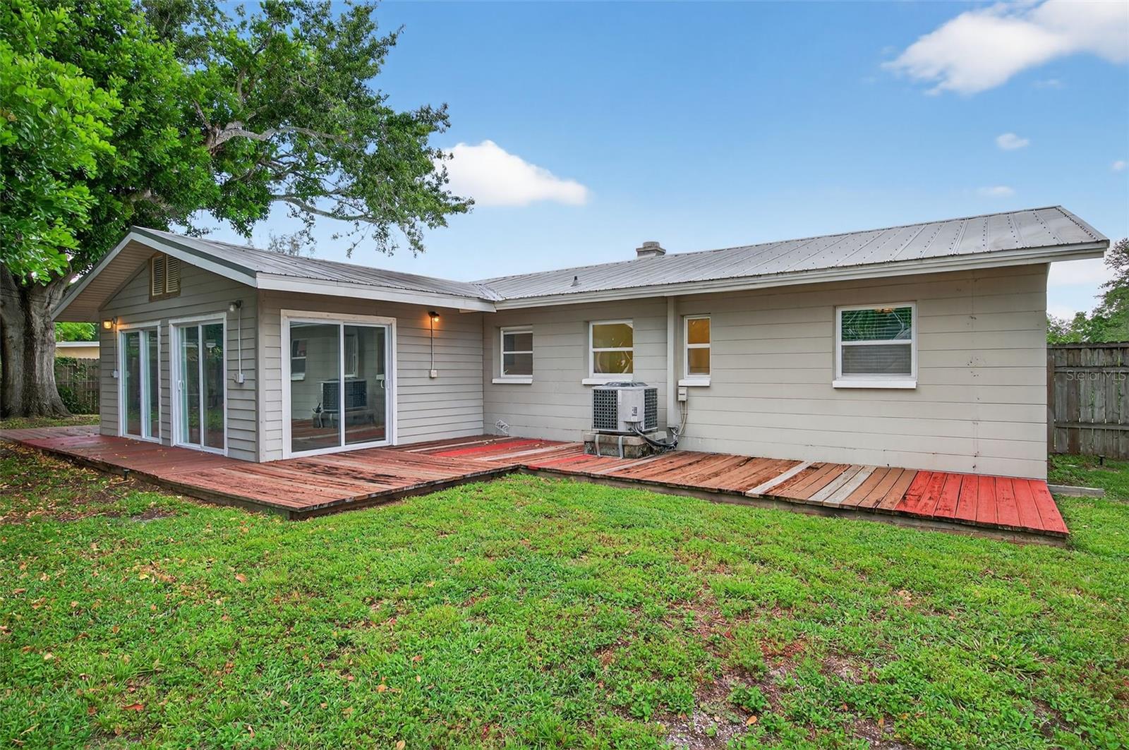 300 DAVISON AVE NE, ST PETERSBURG, FL — photo 28