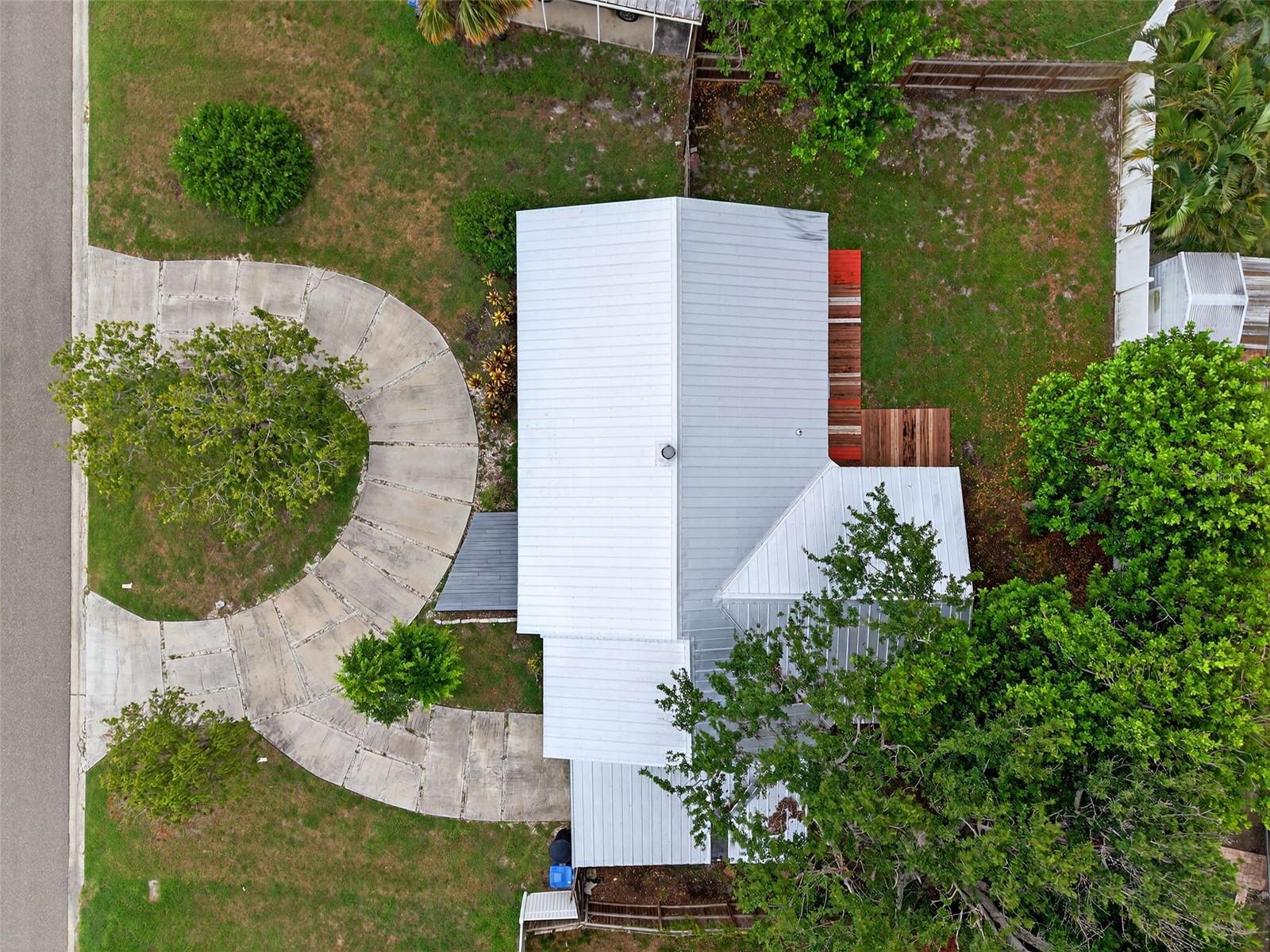 300 DAVISON AVE NE, ST PETERSBURG, FL — photo 32