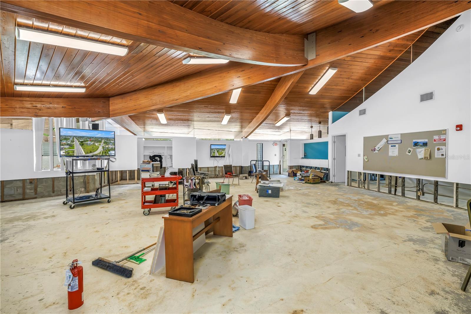 6608 MARINA DR, HOLMES BEACH, FL — photo 47
