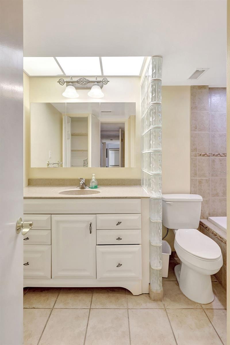 660 ISLAND WAY #708, CLEARWATER BEACH, FL — photo 31