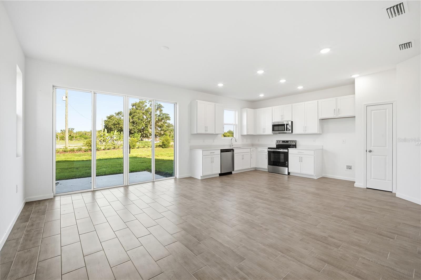 2419 29TH LN E, PALMETTO, FL — photo 8