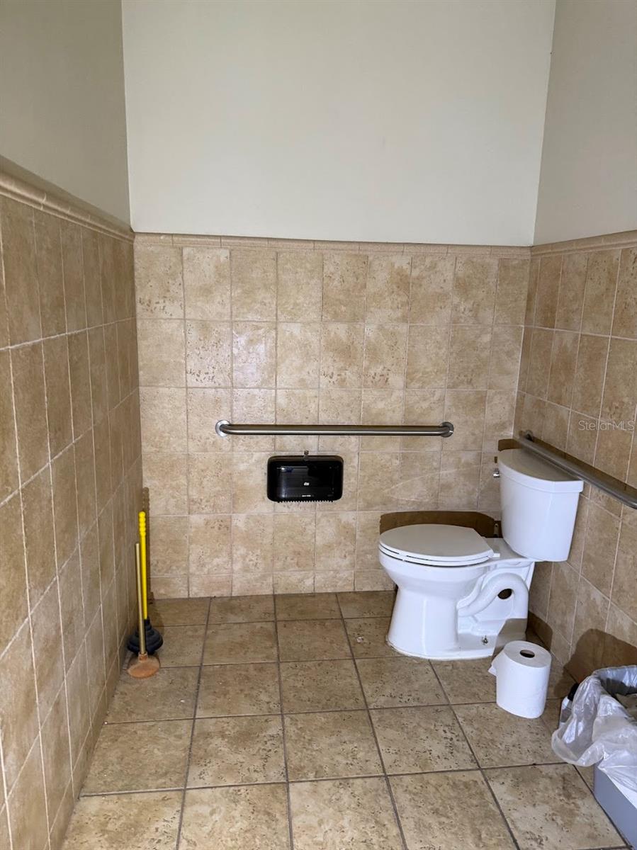 1400 S US HWY 441, BUILDING 910 #912, LADY LAKE, FL — photo 13